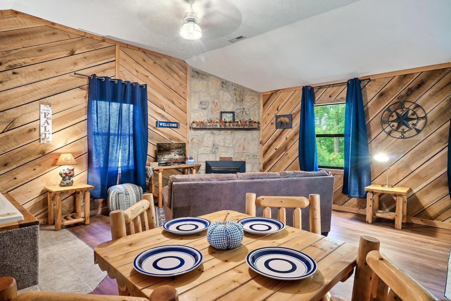 Romantic Mtn Cabin Hot Tub & Jacuzzi Views セバービル エクステリア 写真