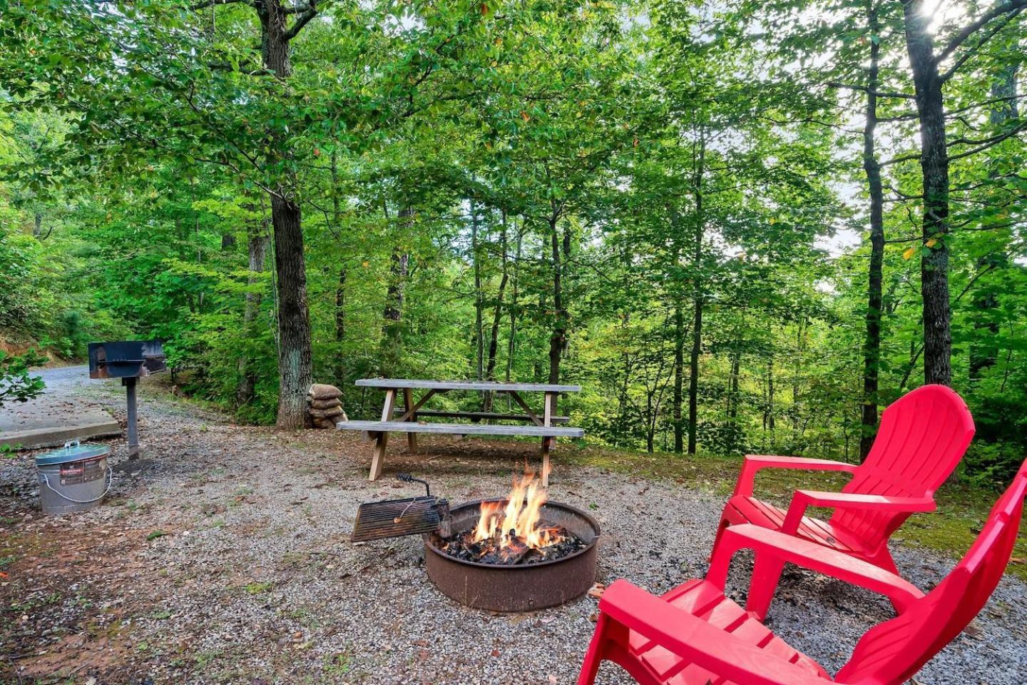 Romantic Mtn Cabin Hot Tub & Jacuzzi Views セバービル エクステリア 写真